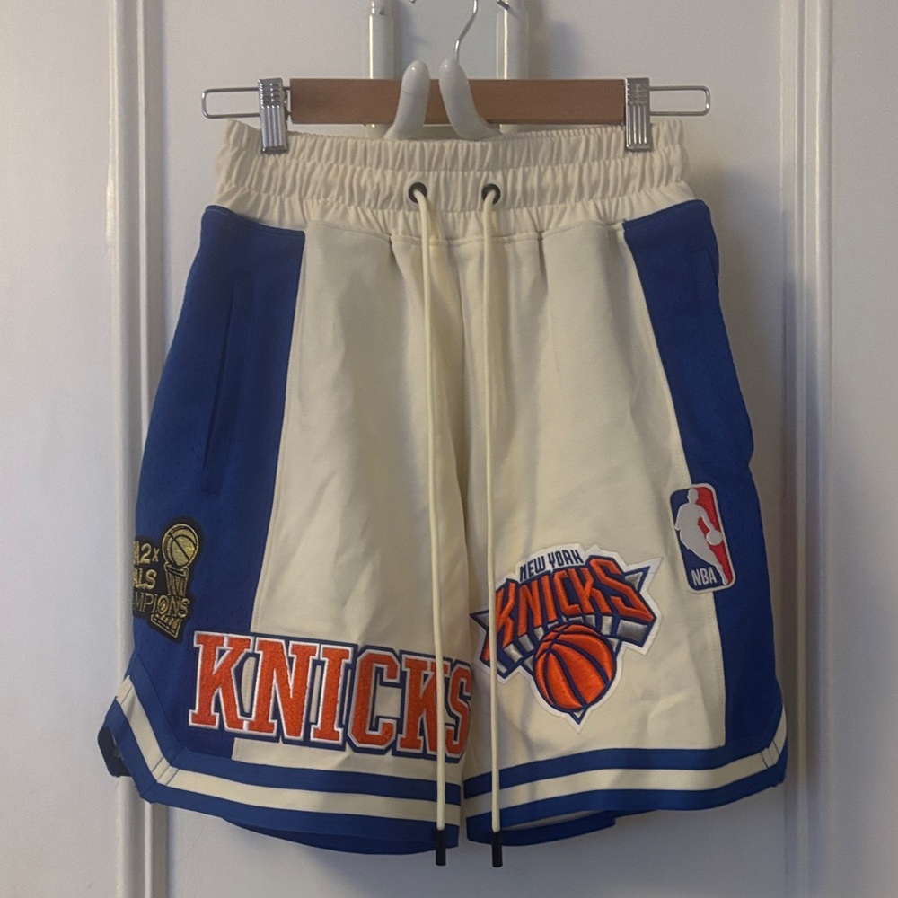 NBA NY knicks Shorts in Cream and Blue - Picture 10 of 14